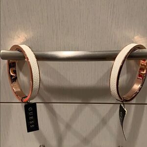 🎉Last Deal🎉Guess white bracelet